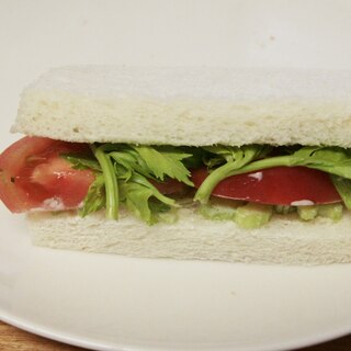 簡単♡トマトとセロリのサンドイッチ